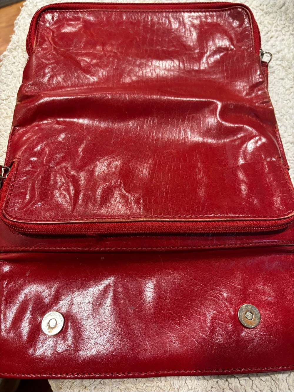HOBO  International Vintage Red Women's 100% Leather Wallet with Magnetic Snaps - Picture 8 of 10